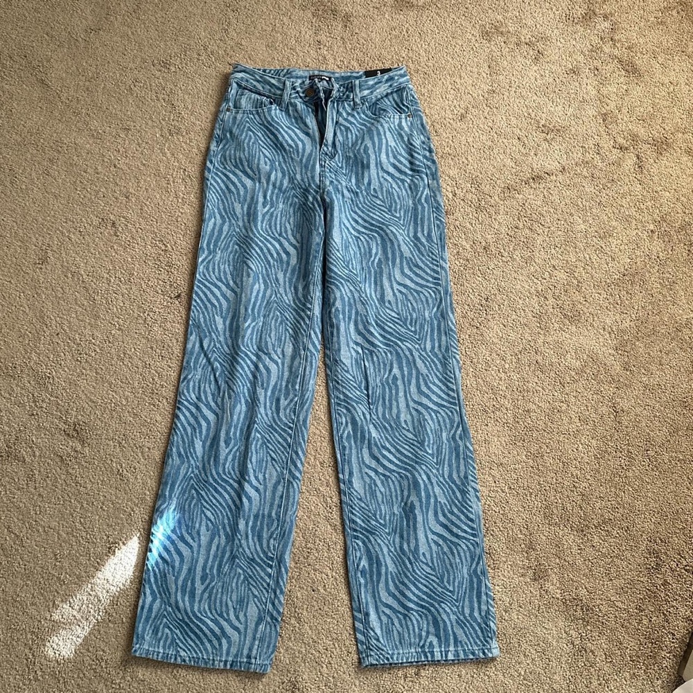 Fashionnova wide legged jeans